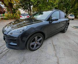 PORSCHE Macan - 2022