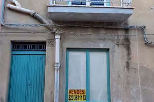 Casetta dependente,zona centro storico Canicatti