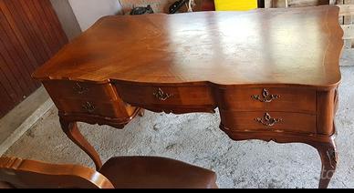 Scrittoio antico in noce