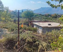 Terreno Edificabile con casetta e prefabbricato