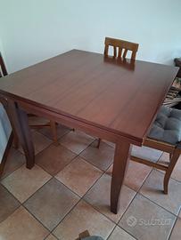 Tavolo allungabile con sedie