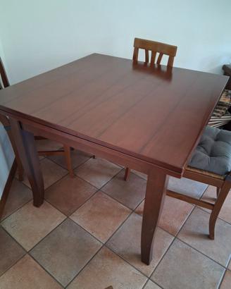 Tavolo allungabile con sedie