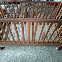 Lettino per bambino con sponda marca Pali.