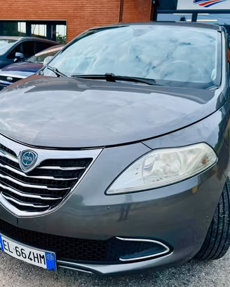 Lancia Ypsilon 1.2 69 CV 5 porte S&S Platinum