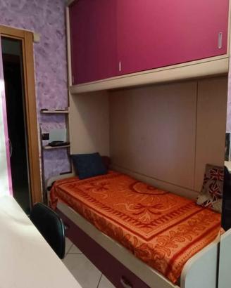 Cameretta a ponte con scrivania