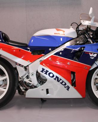 Honda VFR750 R - RC 30 1988