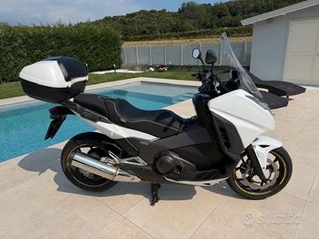 Honda Integra 700 DCT con di Tris Valige originali