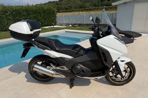 Honda Integra 700 DCT con di Tris Valige originali