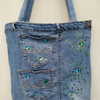 Borsa jeans con ricami di cristalli e paillettes