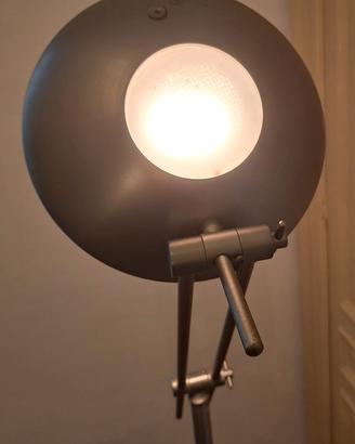Lampada da terra - posizione e luce regolabili