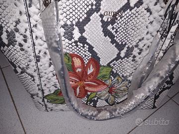 Guess borsa clearance pitonata