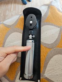 Oftalmoscopio Gowllands 3008