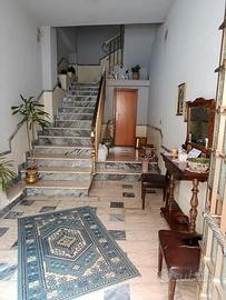 Trilocale a terzo piano zona centrale