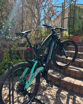 Bianchi e-suv carbonio 720w pari al nuovo