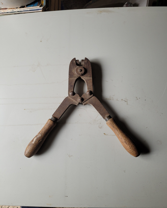 Pinza per sigilli piombo