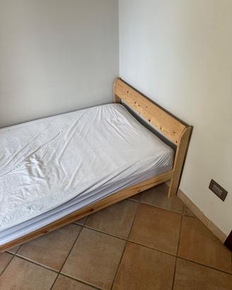 Letto singolo con materassso
