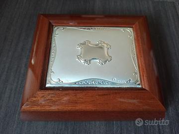 Portagioie in legno con placca di argento