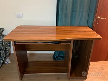 Scrivania in Legno con Cassetti + Sedia imbottita