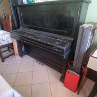 pianoforte a parete