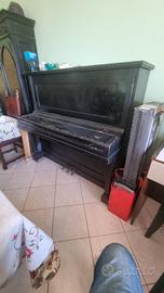 pianoforte a parete