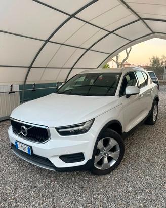 Volvo XC40 T2 Geartronic Momentum Pro