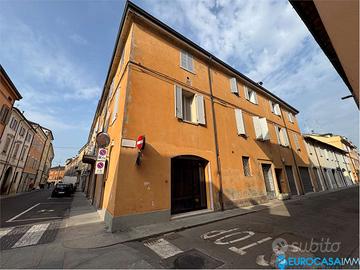 CARPI CENTRO TRILOCALE CON ZONA GIORNO DI 50MQ!