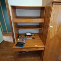 scrivania porta libri 