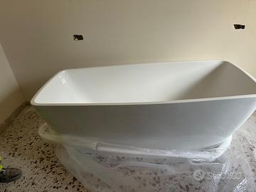 Vasca freestanding bianca lucida