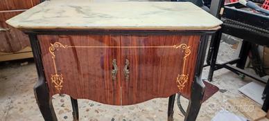 mobili anni 70 in legno massello comodini e comò 