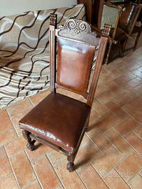 Set di 8 sedie vintage in legno scuro e cuoio