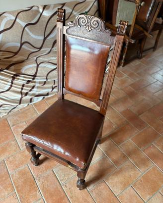 Set di 8 sedie vintage in legno scuro e cuoio