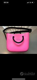O Bag rosa o nera a mano o tracolla