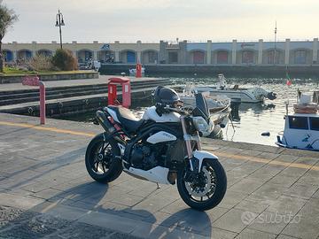 moto Triumph Speed triple 1050