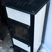 Stufa a legna CASTELMONTE come nuova da 8KW
