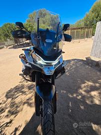 CF MOTO MT 800 PRATICAMENTE NUOVA.
