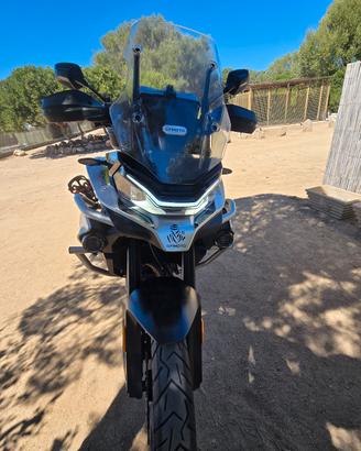 CF MOTO MT 800 PRATICAMENTE NUOVA.
