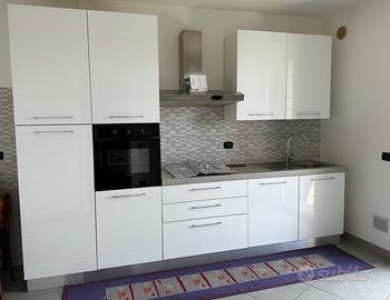 Cucina lineare di mt. 3,30