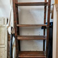 Scaffale in legno