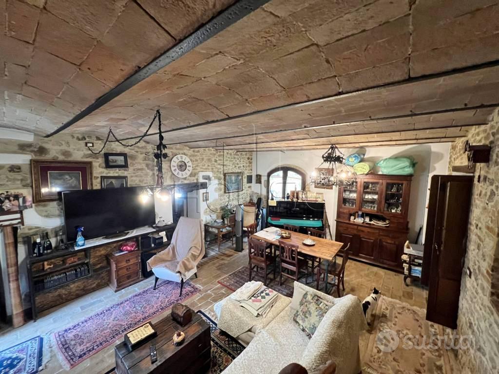 Rustico / Casale di 244 m² con più di 5 locali e p - Vista 5