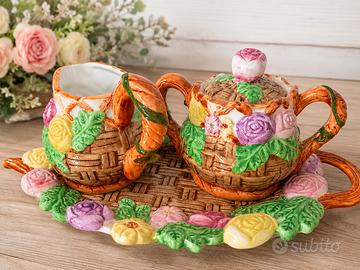 Set da the in ceramica con decorazioni floreali
