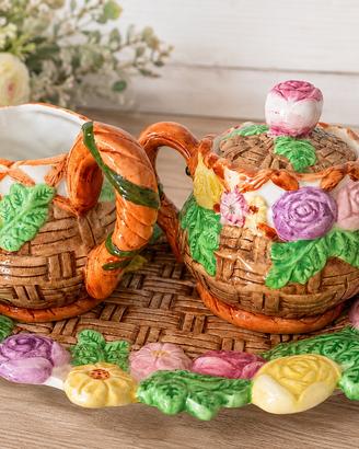 Set da the in ceramica con decorazioni floreali