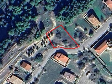 Cedo lotto 300mq libero su 4 lati