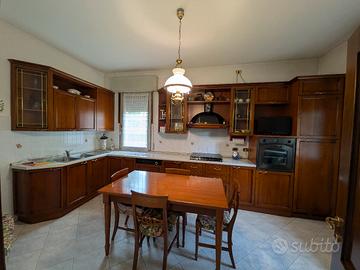 Arredamento cucina, salotto, divano