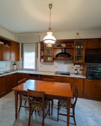 Arredamento cucina, salotto, divano