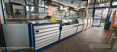 Bancone e retrobancone bar