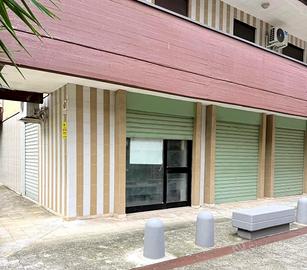 Locale commerciale 4 vetrine