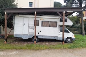 Posto camper coperto
