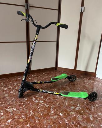 Monopattino Funbee a tre ruote
