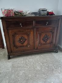 Credenzina bassa del 900