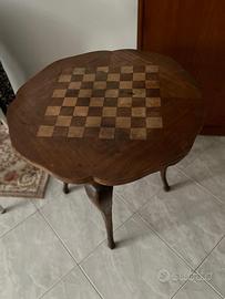 Tavolo con scacchiera